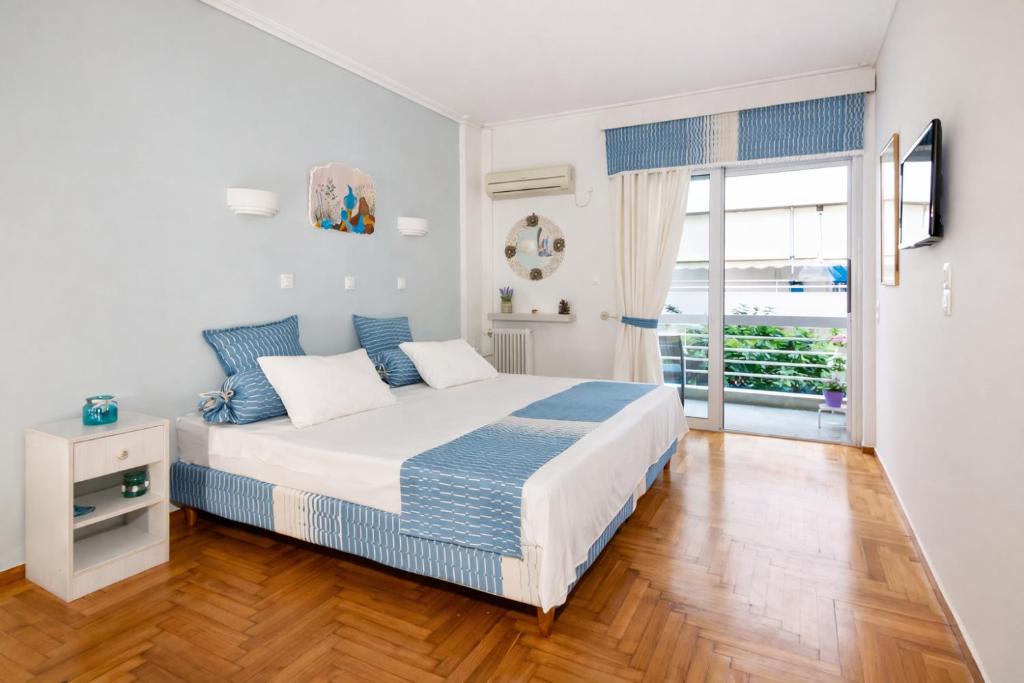 Palaio Faliro Apartment | Seaside Escape with Balcony in Paleo Faliro