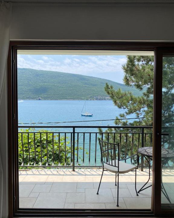 Kumbor House | Seaside Holiday Home Maksim