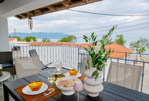 Kampos Marathokampou Apartment | Seaside Stone house - Πέτρινο σπίτι δίπλα στη θάλασσα