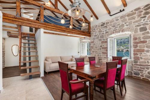 Muo House | Seaside Stone House - Bella Vista
