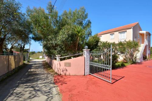 Agios Matthaios Apartment | Seaside Villa Maria