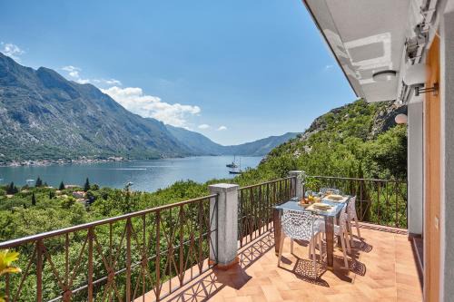 Orahovac Apartment | SEAVIEW Apartment with POOL