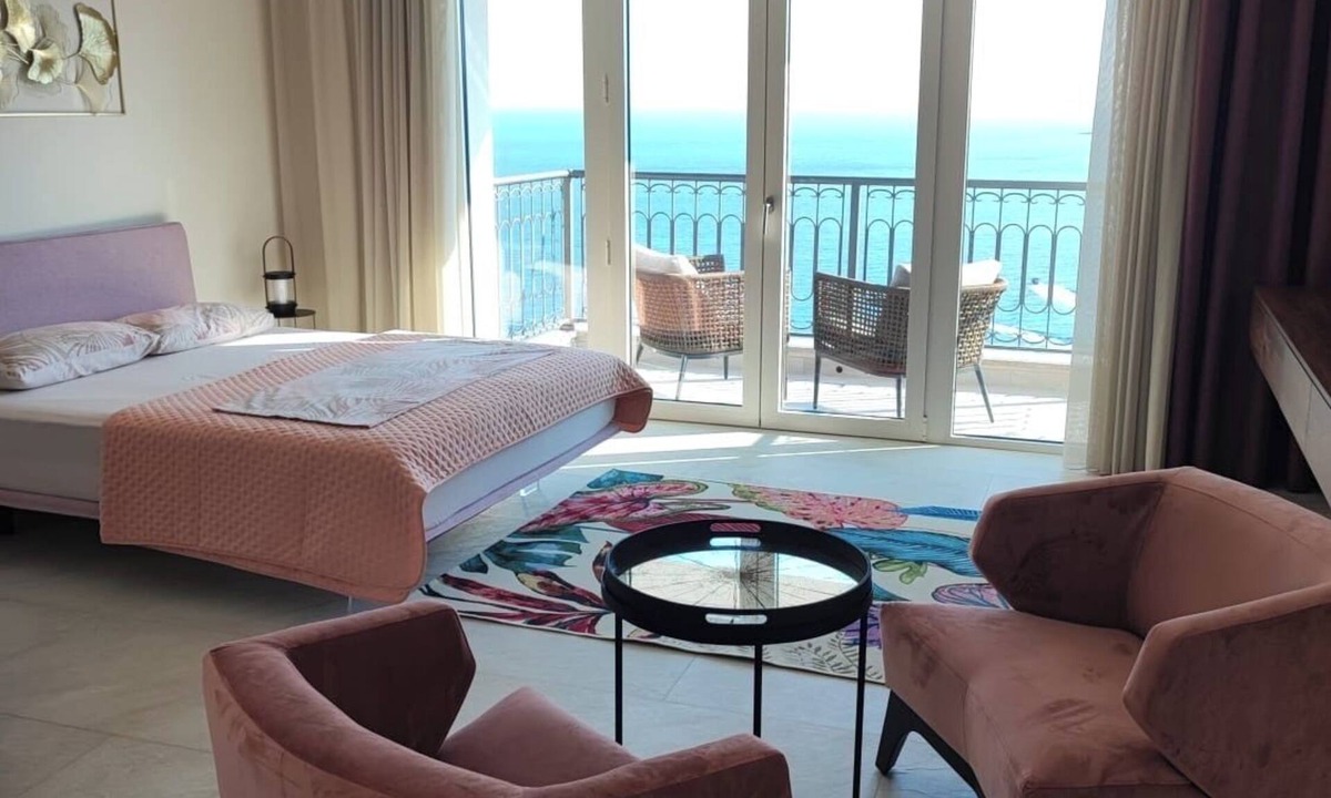 Radovici Apartment | Seaview studio apartment in Lustica Bay marina