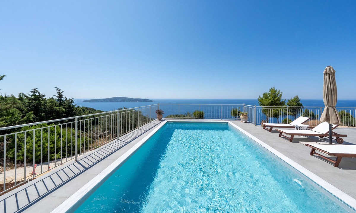 Katsimatika Villa | Secluded Paxos Villa with Pool, WiFi, Parking
