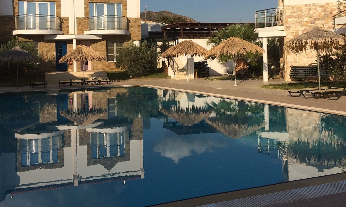 Pilalimata House | Self catering 2 Bedroom villa with pool, sea and mountain views, 5 mins to beach