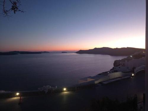 Oia Villa | Sensia villa with Hot tub and Caldera View