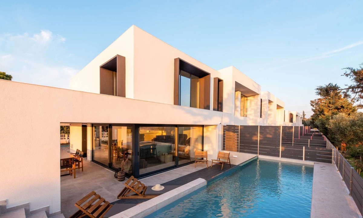 Nea Iraklia Villa | Serene seafront homes