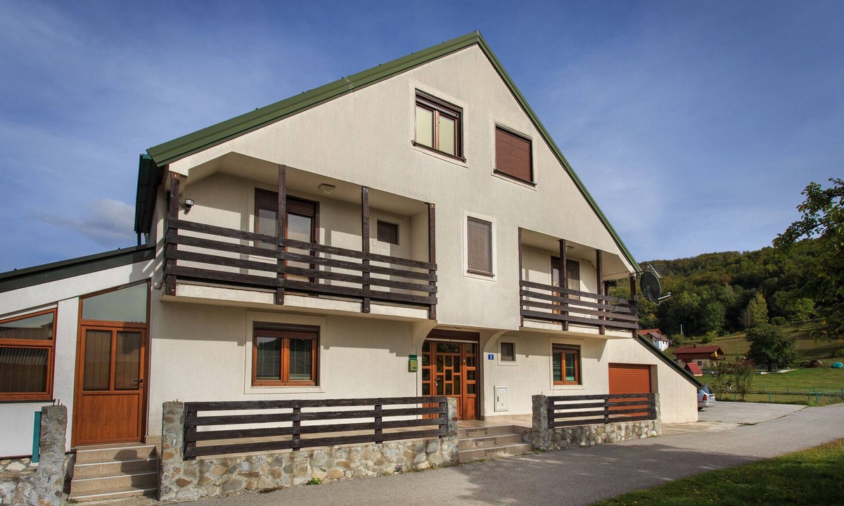 Kolasin Apartment | Serene Studio Retreat with Balcony&Gym in Kolasin