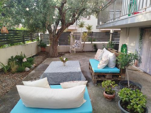 Kalamata House | Simple and Relaxing House!