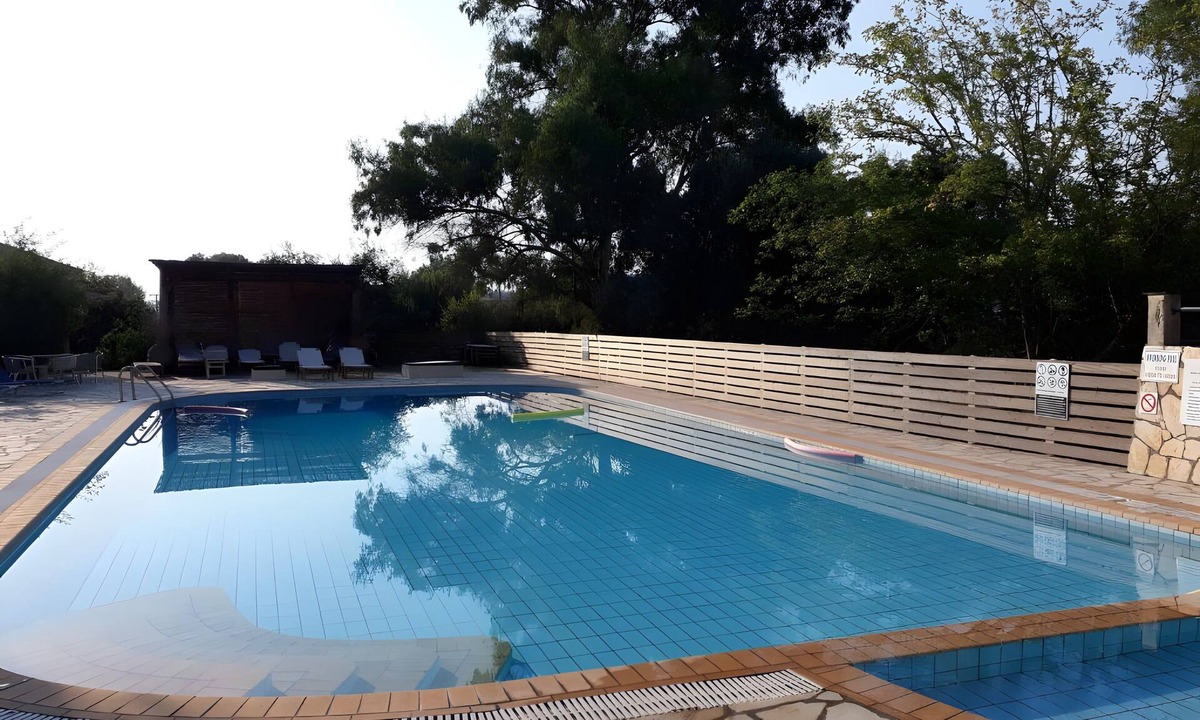 Limni House | Simple & Comfortable 2‑Bedroom Apartment 11 – Pool & Starlink