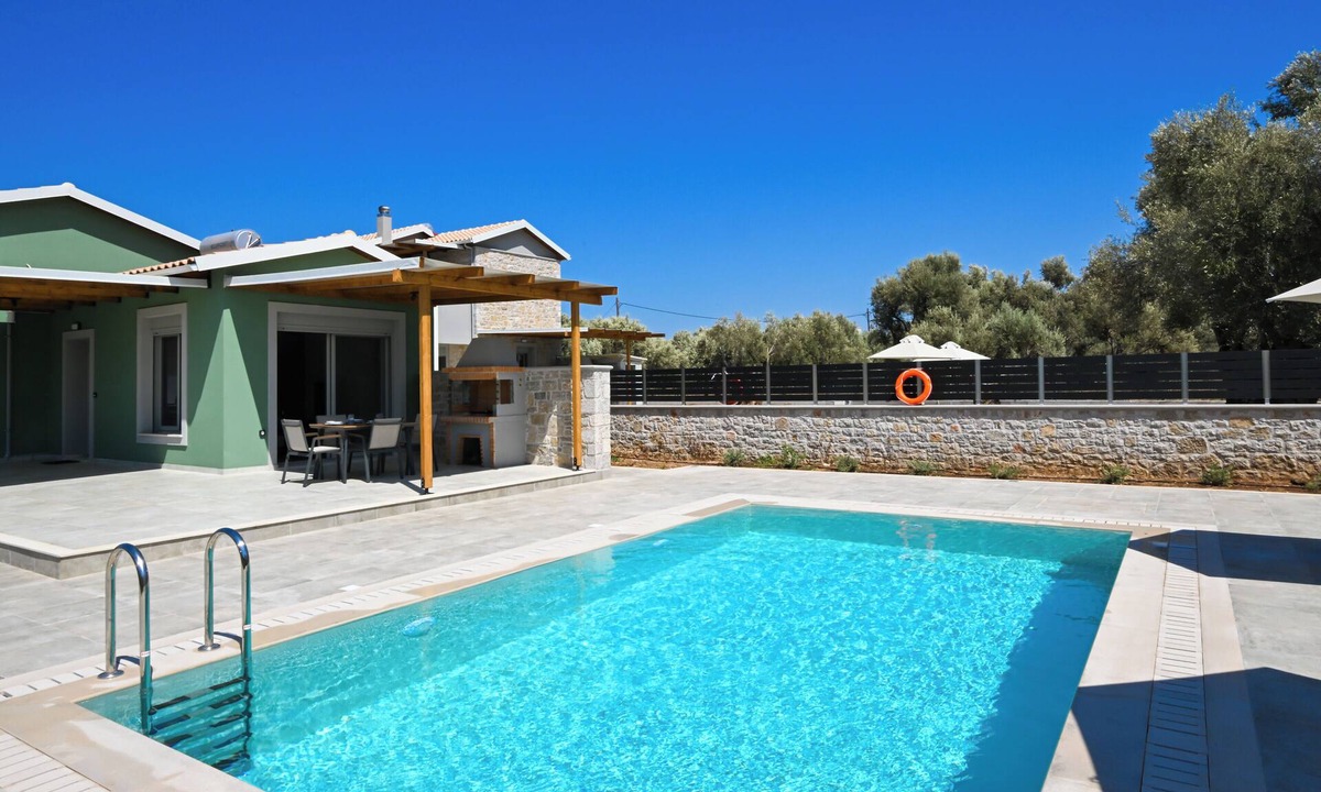 Lefkada Town Villa | Small Halipoma Odysseas into Lefkada town & close to Ai Giannis beach