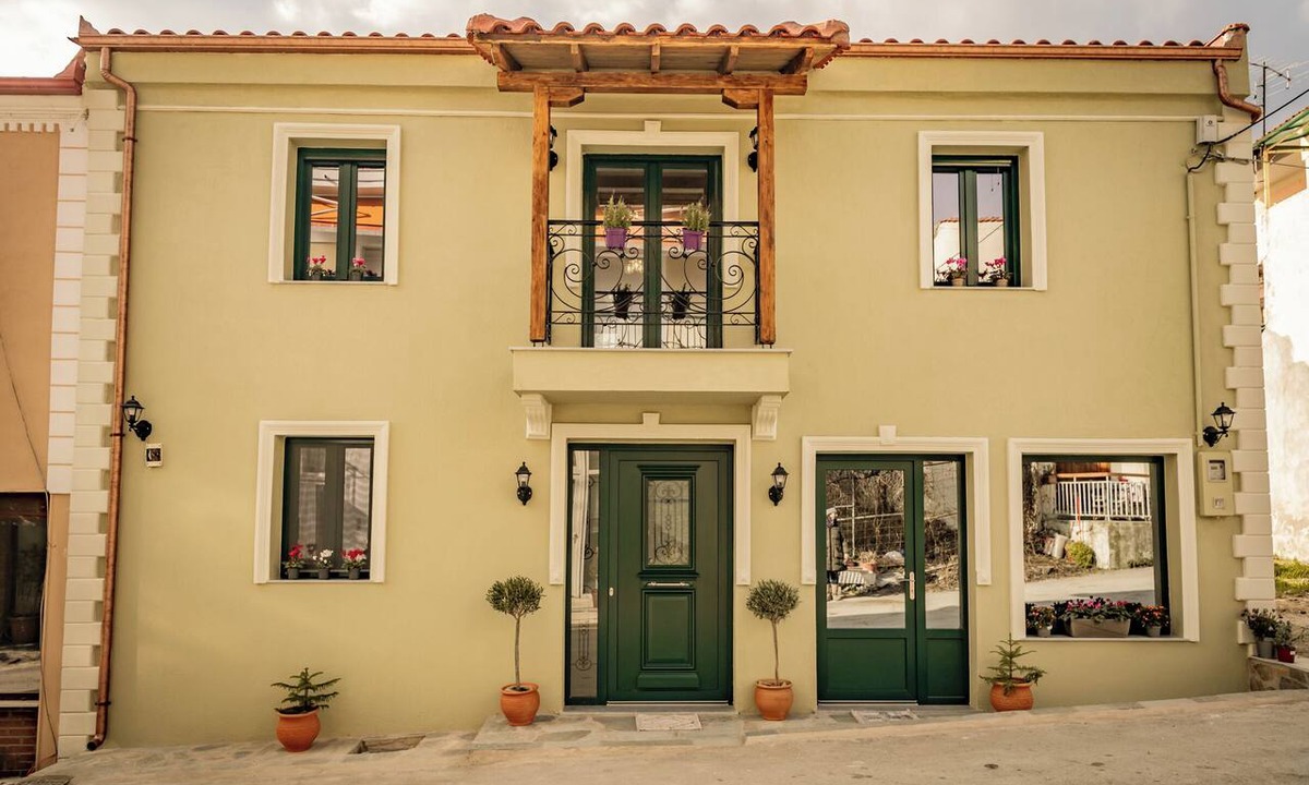 Lagkadas Apartment | Sochos - Sohos Traditional Homes - Vertiskos-Located right next to the mountain.