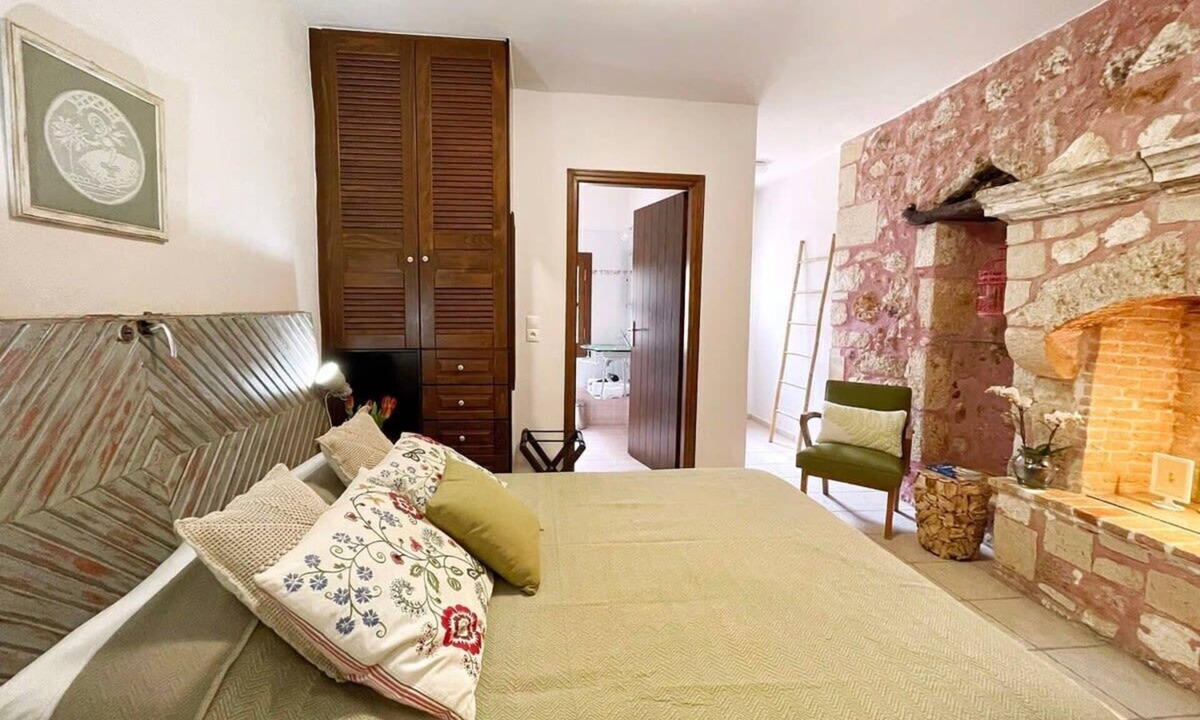 Old Town Rethymnon House | Sohora's Spring Sanctuary - Paradise Courtyard Gem
