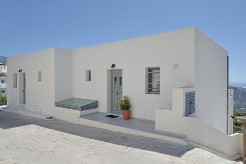 Mournies Apartment | South Akro