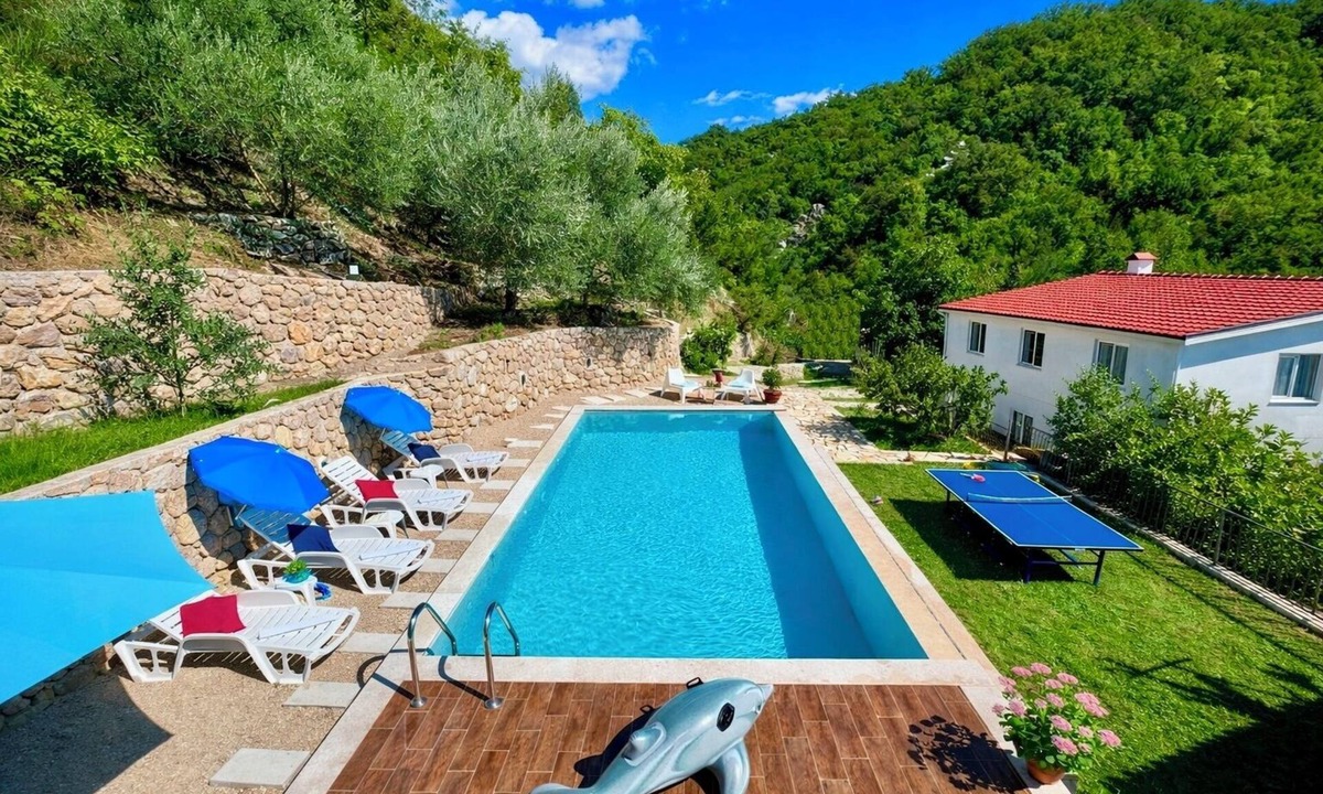 Mojdez House | Spacious 4-bedroom house with infinity pool for relaxing in lovely Herceg Novi