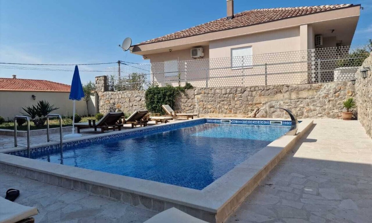 Krimovica Villa | Spacious 5-bedroom villa with pool