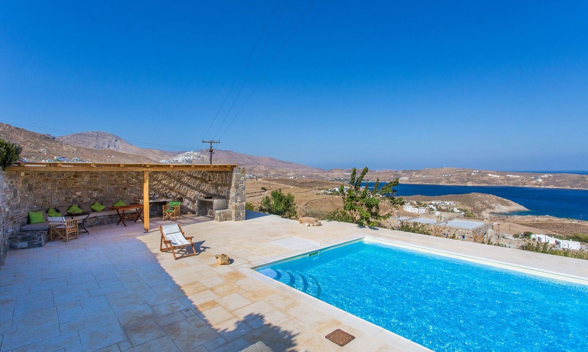 Serifos Villa | Spacious 6 bdrm Stone Villa with Pool