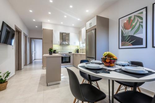 Kos Town Apartment | Spacious & Luxe 3BR Downtown 1min to Beach