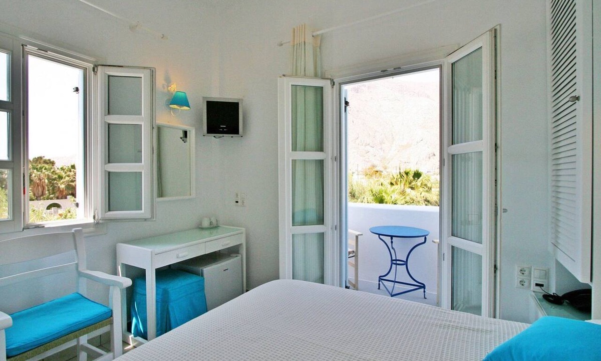 Perissa Hotel | Spiros & Hiroko Hotel - Adults Only