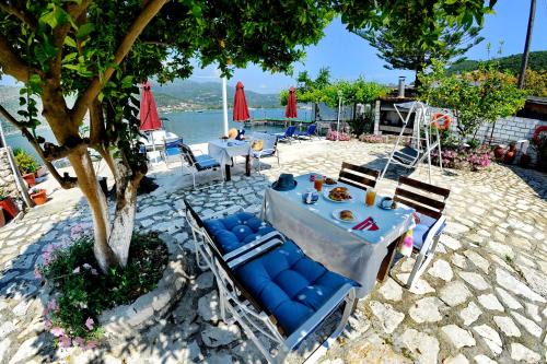Geni Apartment | Spiros House and Studios