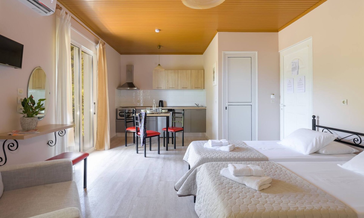 Mazarakata House | Standard Triple Room