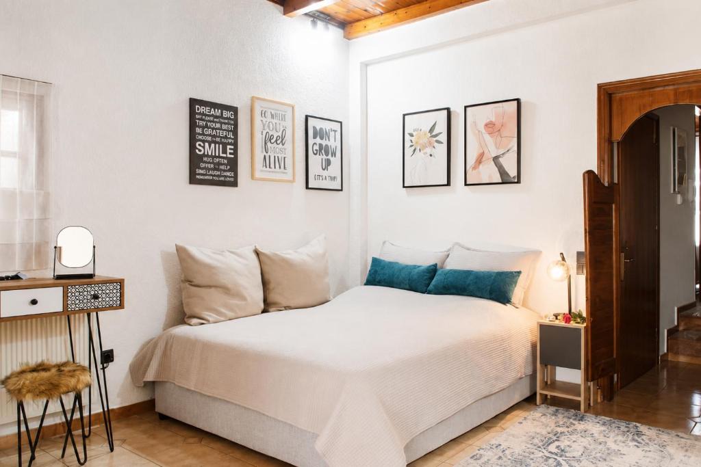 Filiatra Apartment | Stathohouse - Peaceful Balcony Retreat in Filiatra