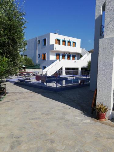 Panormos Apartment | Stefanos Gerakios apartment's by climbinghouse