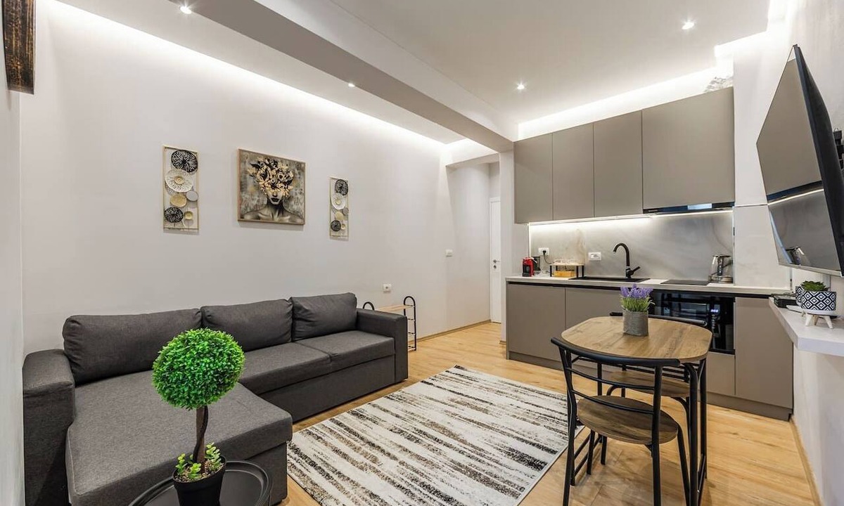 Gjirokaster Apartment | Stone City Stay | Central Gjirokastër Apartment by PikHost