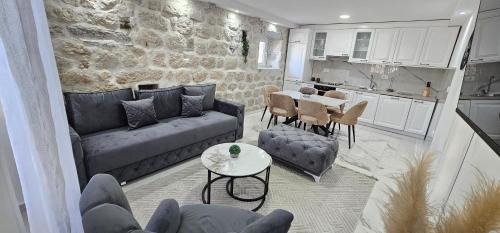 Prcanj Apartment | Stone house Popović