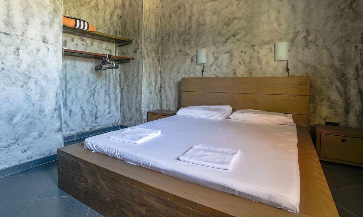 Zeljeznica Apartment | Stone Studio Flat 10 min to Beach in Bar