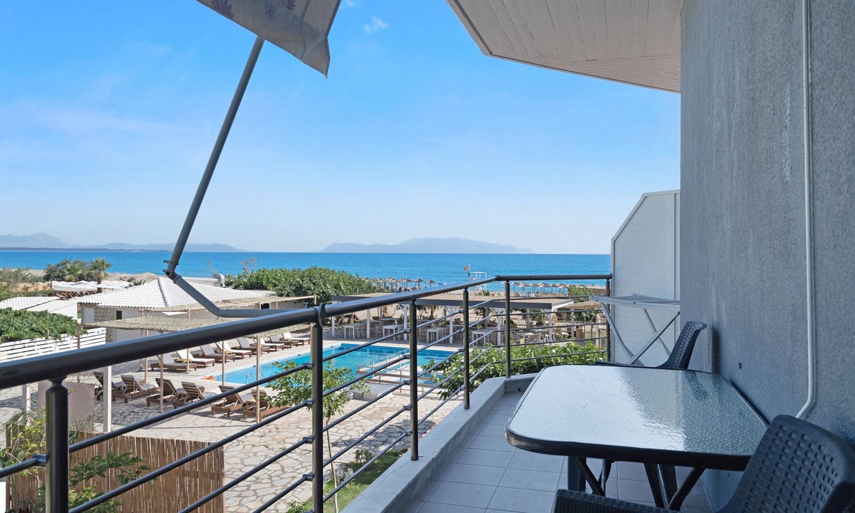 Pidima Kyras Apartment | Studio Apartment 'Iguana 2' with Shared Pool, Wi-Fi and Air Conditioning