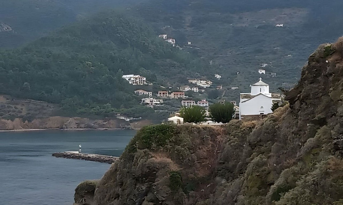 Skopelos Apartment | Studio Apartment 'Waves Of Millos 2' with Sea View, Wi-Fi and Air Conditioning