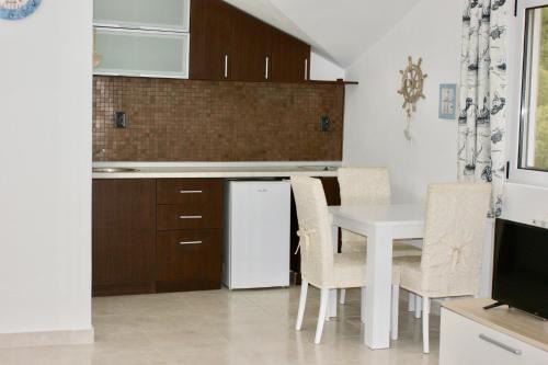 Donji Morinj Apartment | Studio apartments Morinj