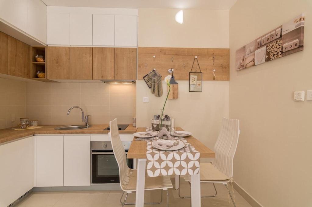 Donji Morinj Apartment | Studio Lavander