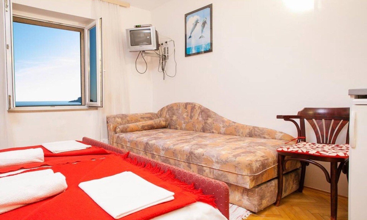 Petrovac Apartment | Studio with External Bathroom 2