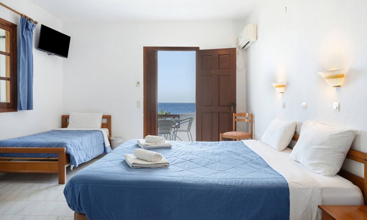 Amoopi Apartment | Studio with Sea View and Shared Pool