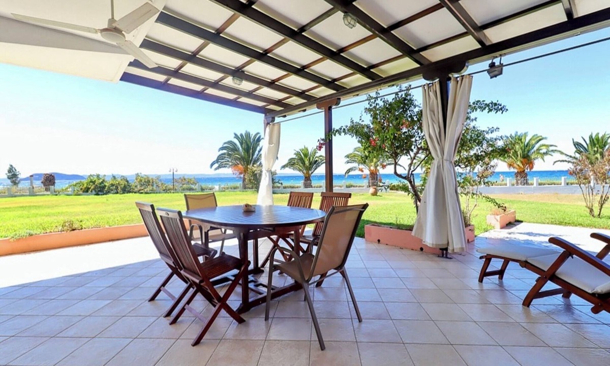 Sithonia House | Stunning beachfront villa for rent