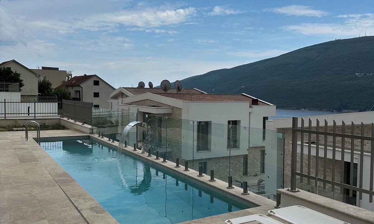 Denovici House | Stylish 4BR Villa w/Pool near Porto Novi Marina