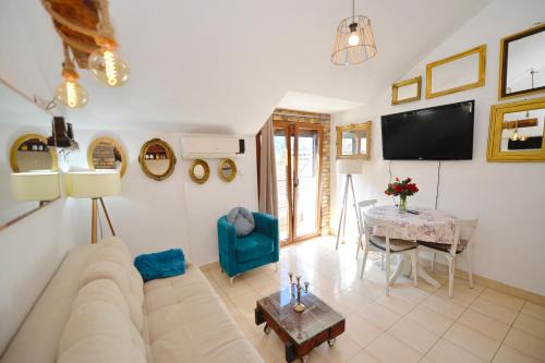 Skaljari Apartment | Stylish apartment 22