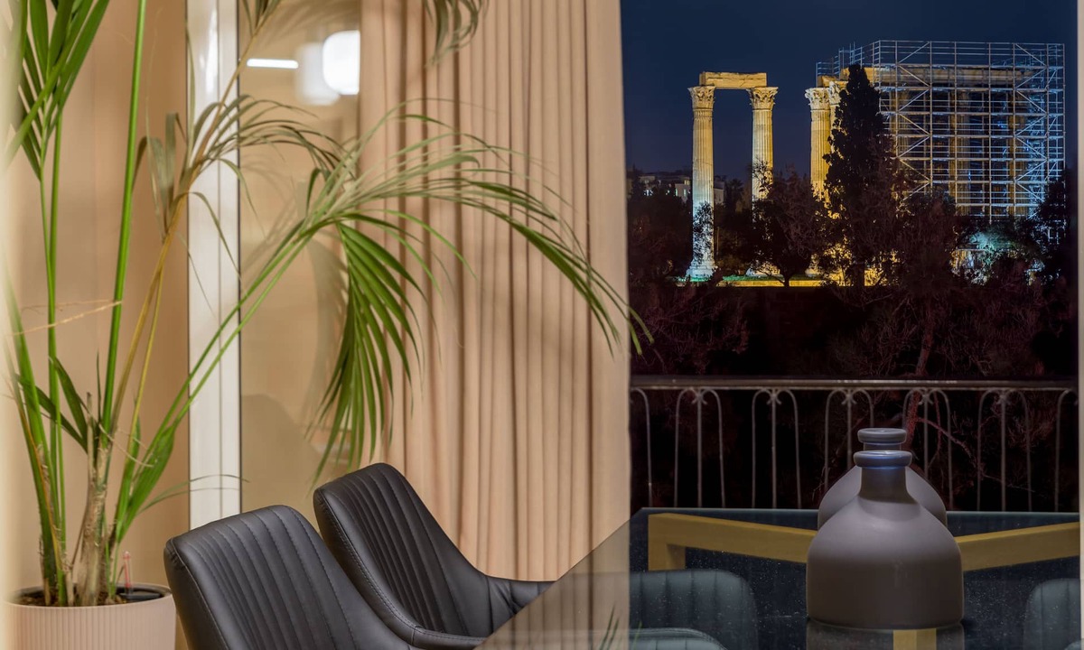 Kinosargous Apartment | Stylish flat overlooking the temple of Zeus
