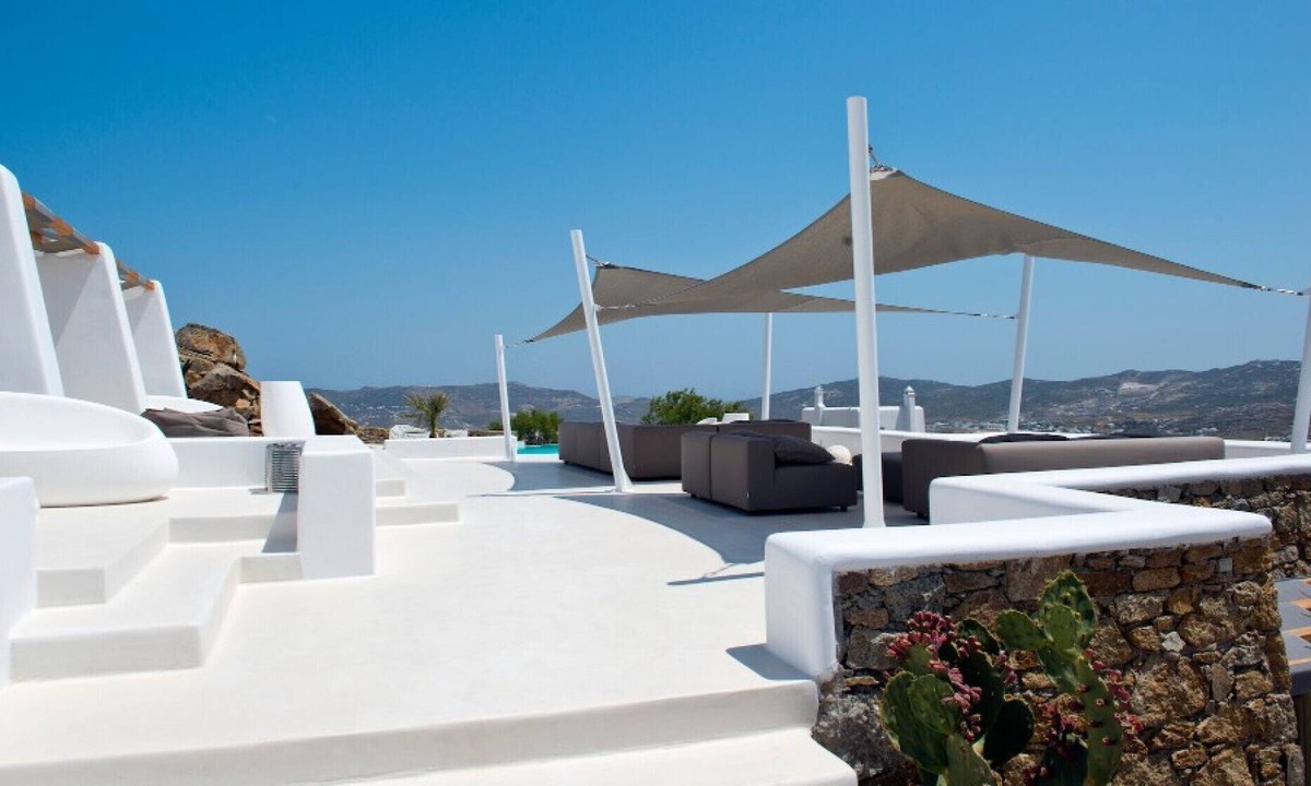 Tourlos Villa | Suite Ruby one bedroom suite with shared pool in Agia Sofia
