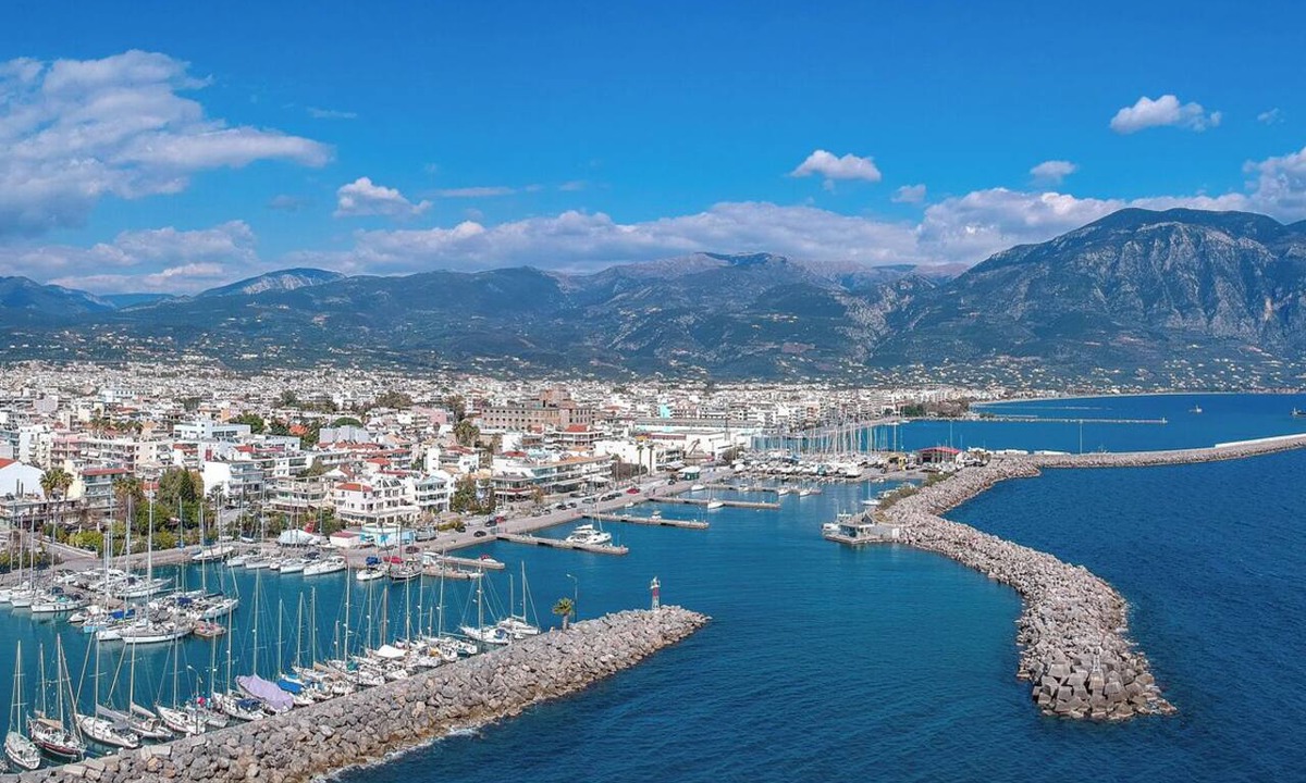 Diasella Boat Rental | Sun-Kissed Sailing Adventure in Kalamata, Peloponeso