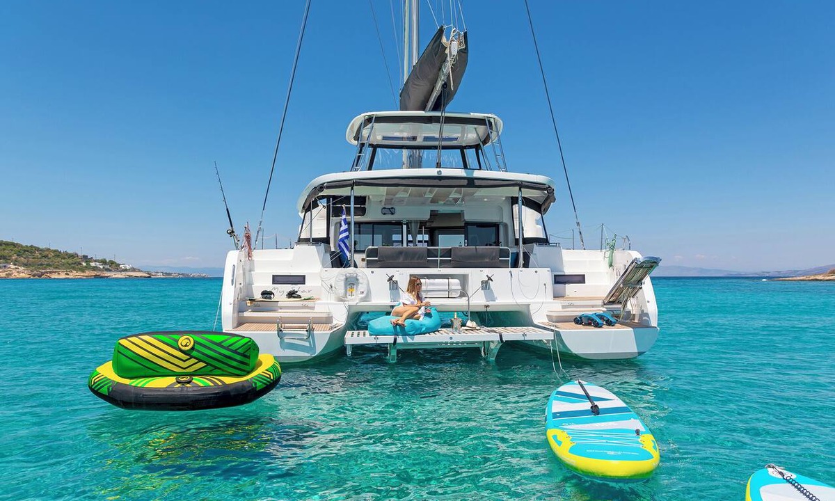 Alimos Boat Rental | Sun-Kissed Sailing Adventure in Islas Sarónicas
