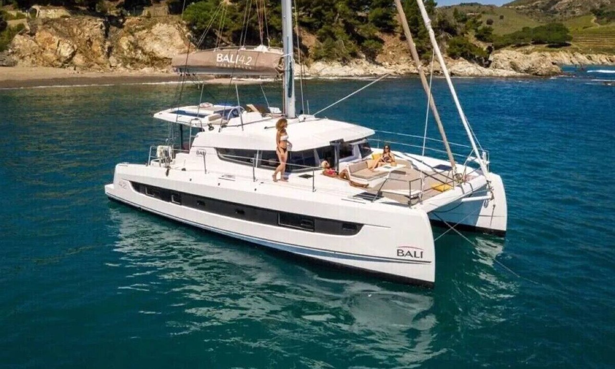 Perigiali Boat Rental | Sun-soaked Sailing Adventure in the Ionian Islands