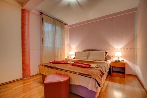 Podmaine Apartment | Sunny Villa Apartments
