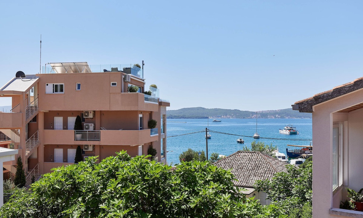 Tomicici Apartment | Superb location next to the beach