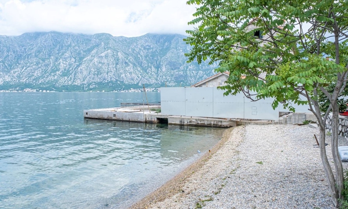 Donji Stoliv Apartment | Sweet Vacation Flat 3 min to Beach in Kotor