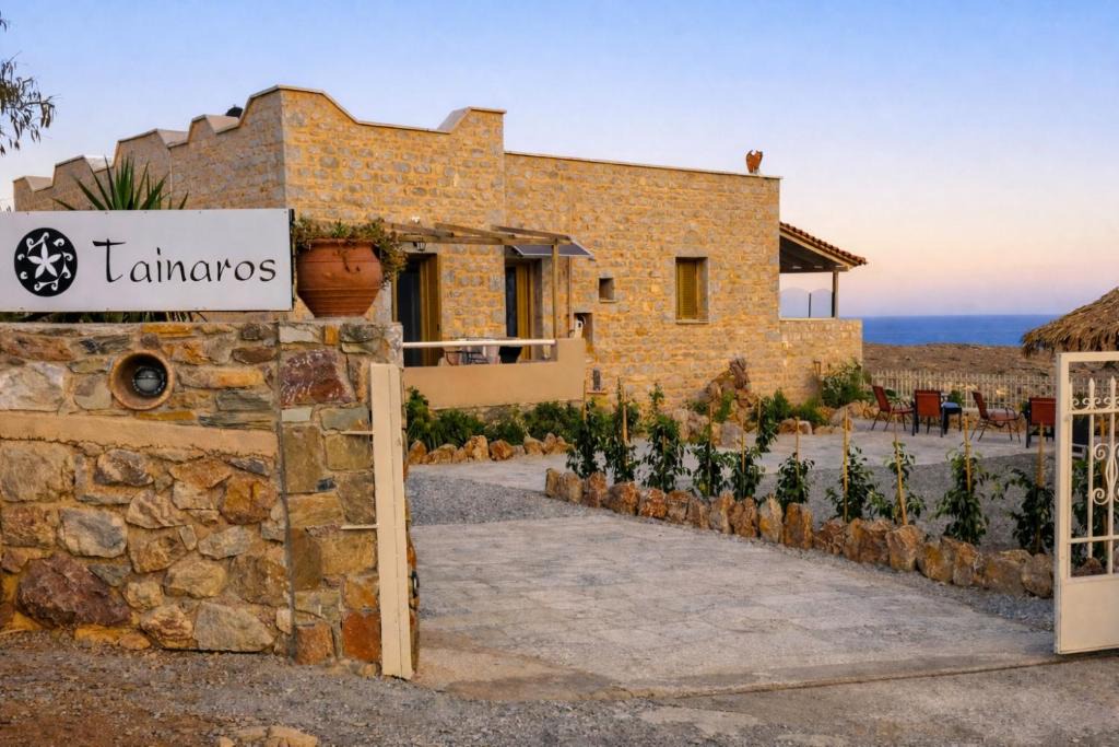 Omales House | Tainaros Rooms - Beachfront Cozy Getaways
