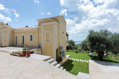 Spartylas Villa | Terra Rossa Holiday 3BD Holiday Home with Seaview