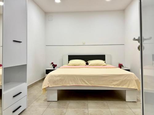 Lazi Apartment | Tesla